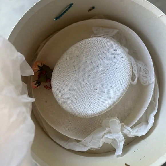 Vintage white Hat with box - Picture 4 of 9
